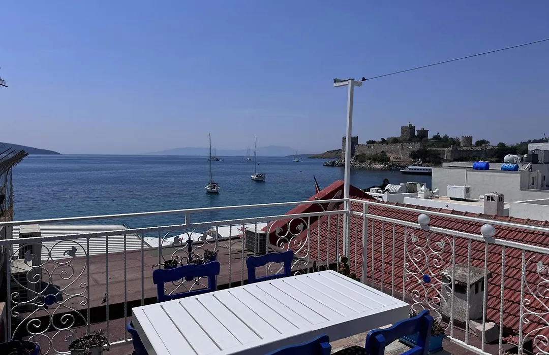 Bed & Breakfast White And Blue 2*